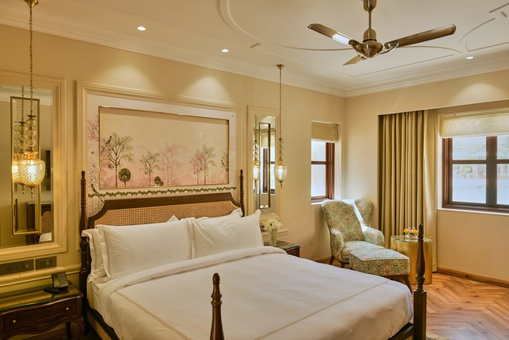 Palace Room111