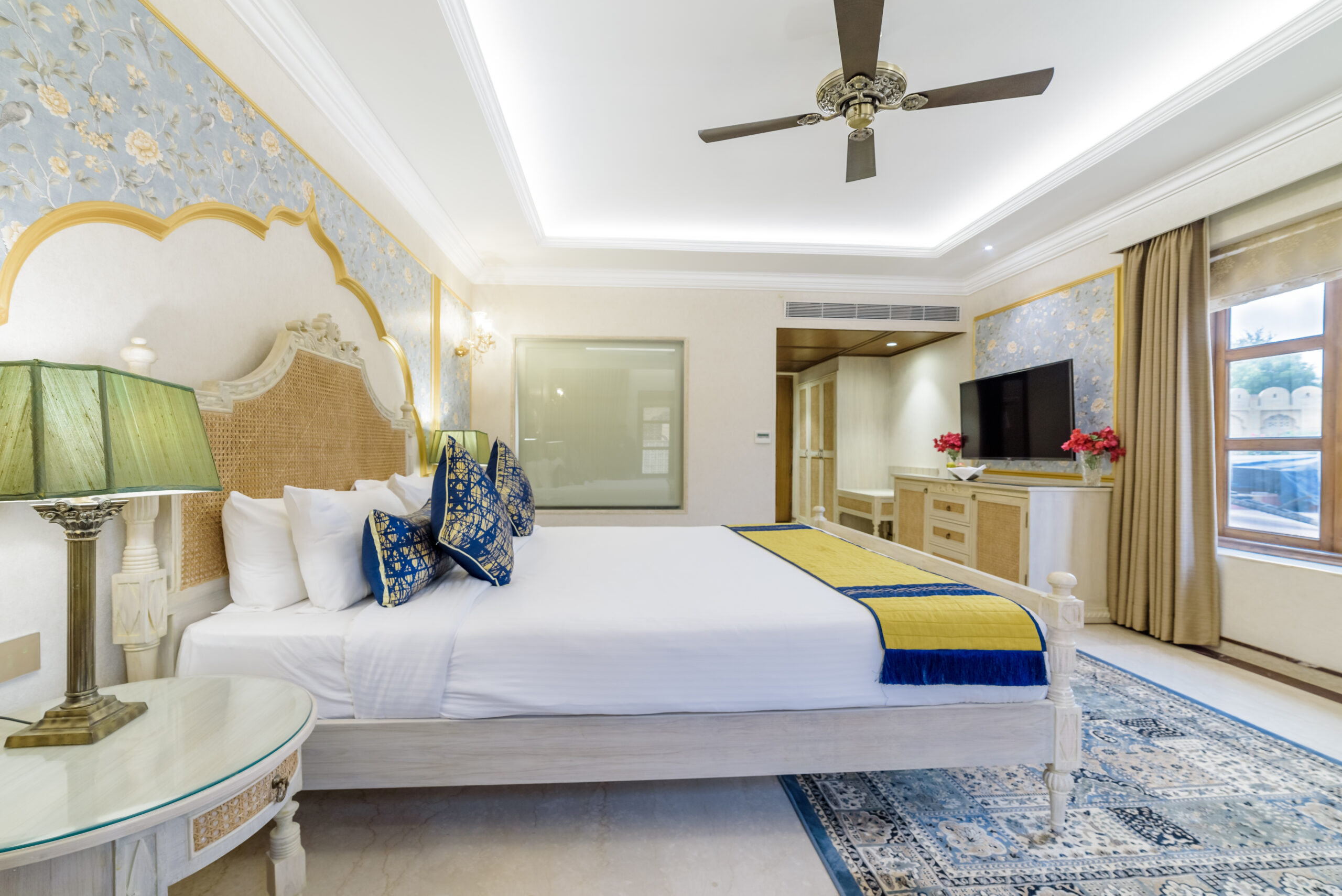 Room Opposite Round Bed 2