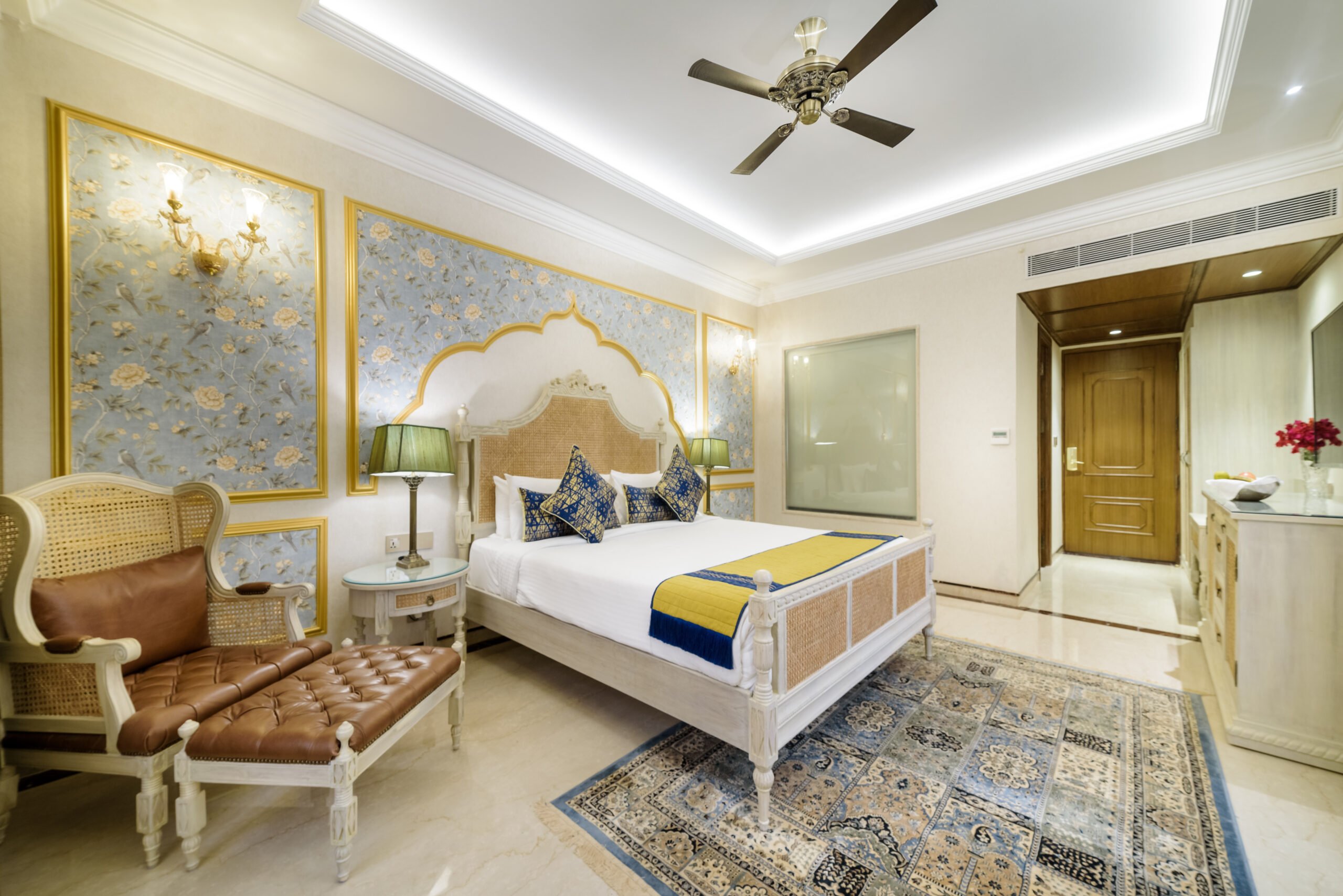 Room Opposite Round Bed 5